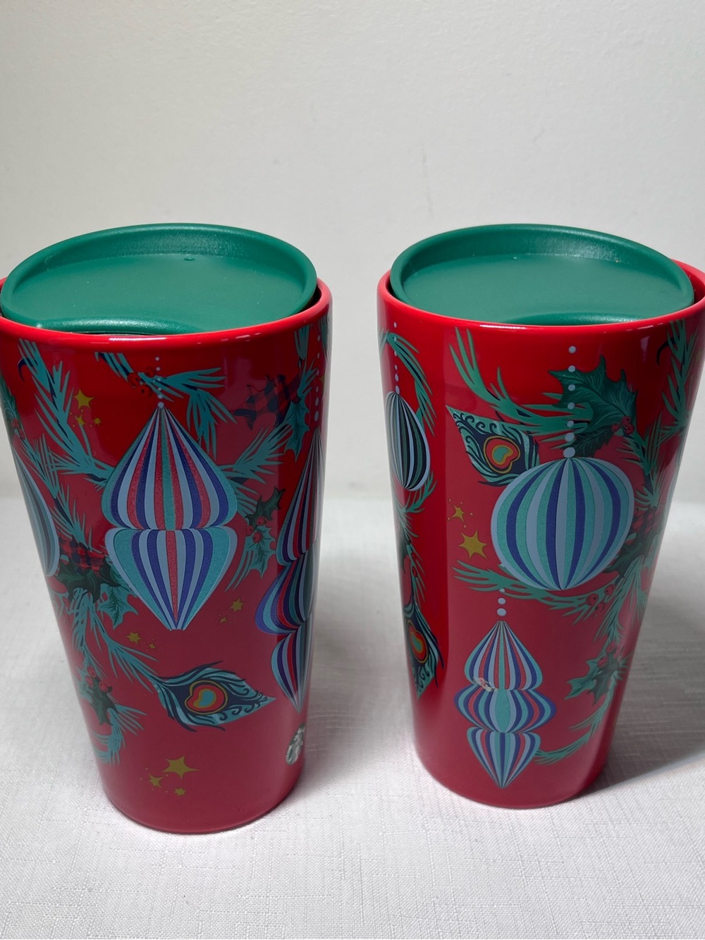 New Starbucks Red Travel Tumblers with Teal Lids and Ornament Design
355 ml